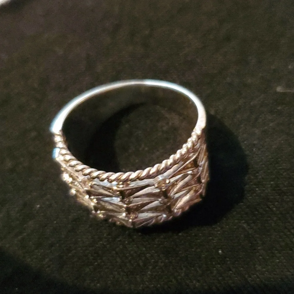 Ring - Picture 3 of 5